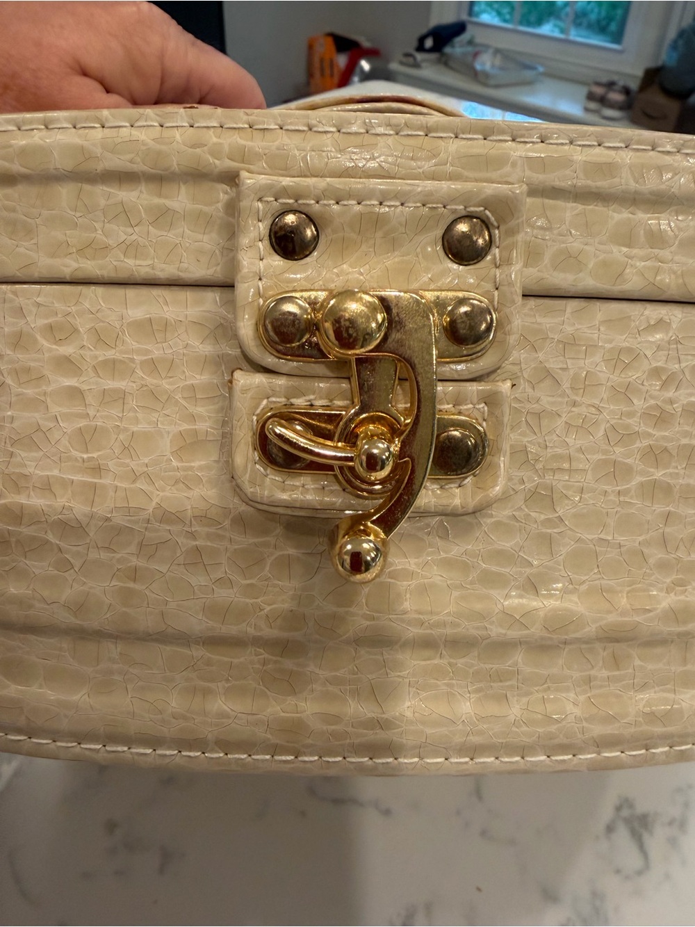 Vintage Bentony Train/makeup Case with Gold Hardware NWT. New old stock - Picture 3 of 9